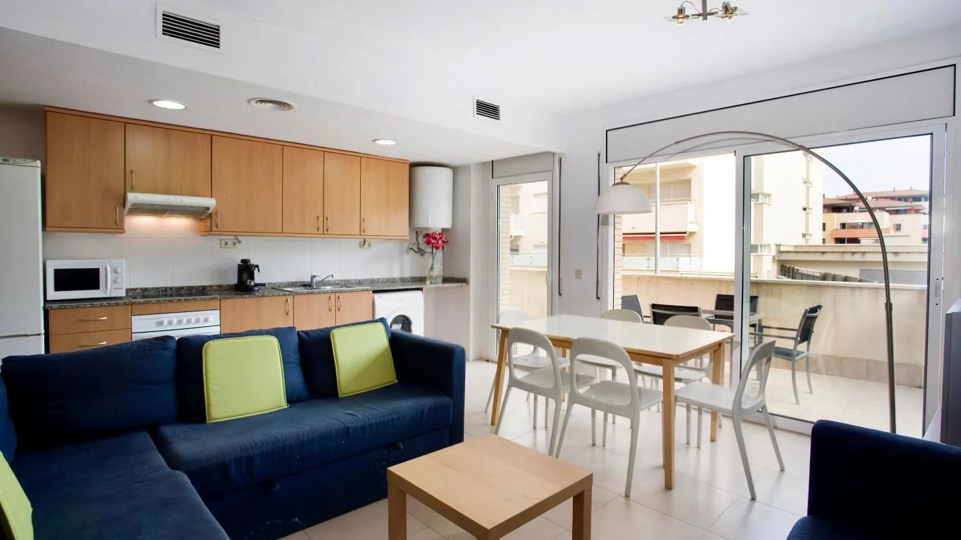 Enjoy Your Holidays With Us !!, Terrace 25M2 - Apartment 65M2 3 Bedrooms, Capacity 4-6Pers, Wifi, Ideal To Digital Nomad Beach 5Min Walking, 4 Pools, Parking Opt, Air Conditioning Lloret de Mar