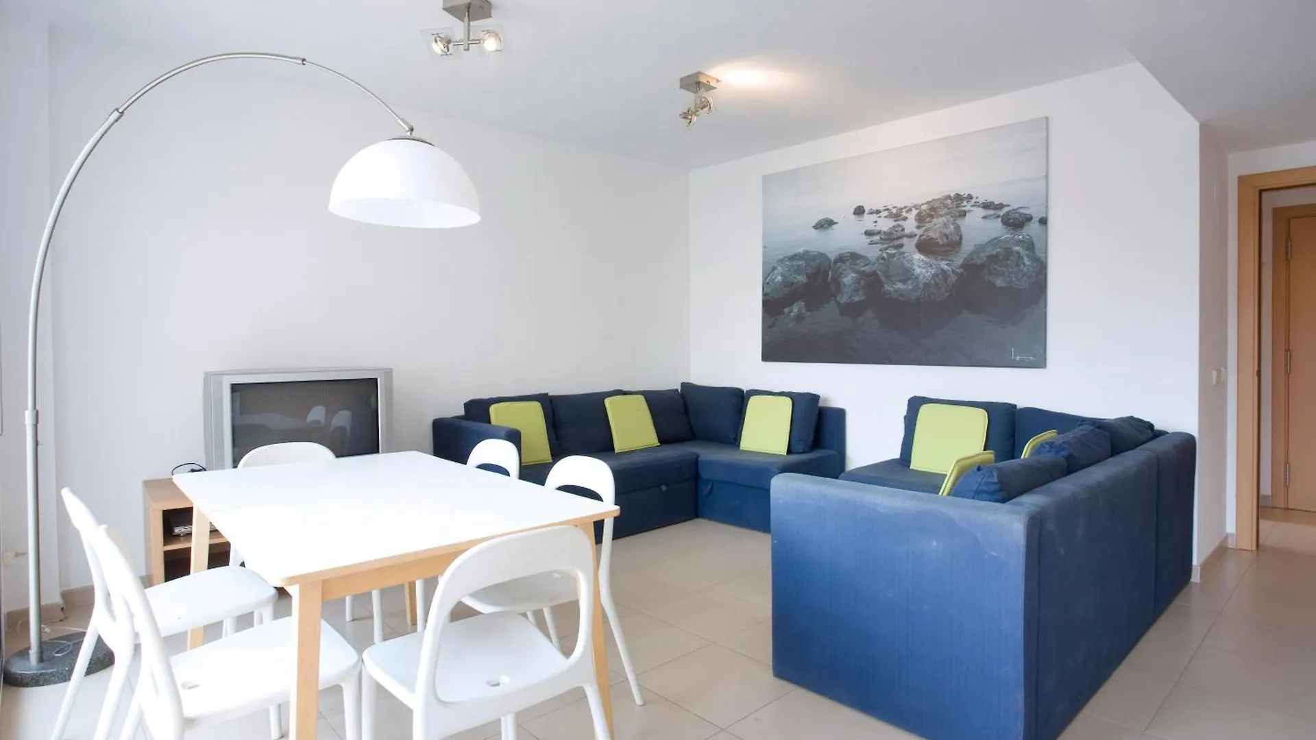 Enjoy Your Holidays With Us !!, Terrace 25M2 - Apartment 65M2 3 Bedrooms, Capacity 4-6Pers, Wifi, Ideal To Digital Nomad Beach 5Min Walking, 4 Pools, Parking Opt, Air Conditioning Lloret de Mar