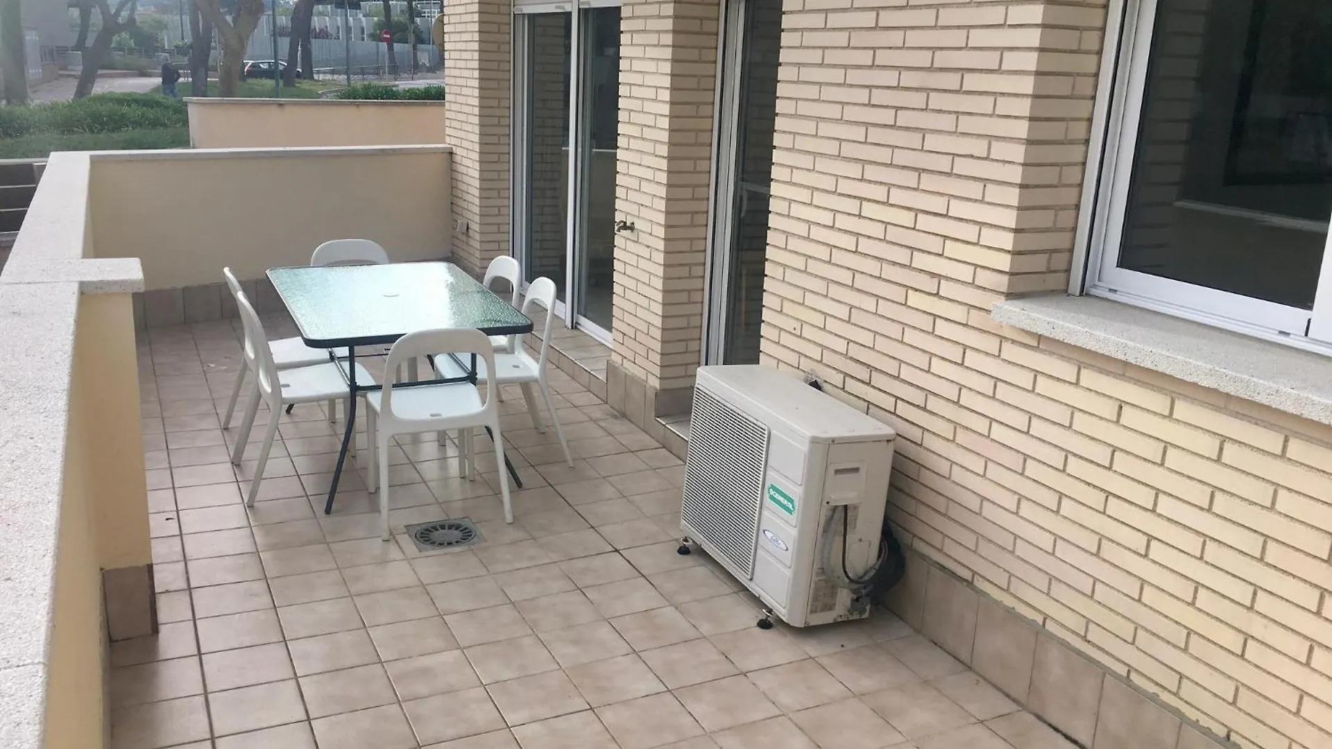 Enjoy Your Holidays With Us !!, Terrace 25M2 - Apartment 65M2 3 Bedrooms, Capacity 4-6Pers, Wifi, Ideal To Digital Nomad Beach 5Min Walking, 4 Pools, Parking Opt, Air Conditioning Lloret de Mar