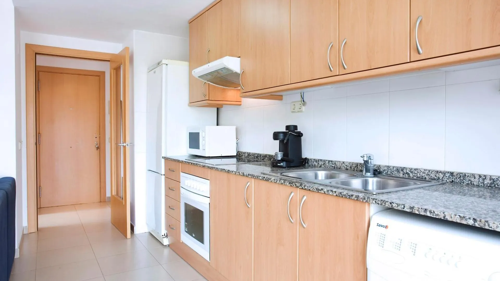 Enjoy Your Holidays With Us !!, Terrace 25M2 - Apartment 65M2 3 Bedrooms, Capacity 4-6Pers, Wifi, Ideal To Digital Nomad Beach 5Min Walking, 4 Pools, Parking Opt, Air Conditioning Lloret de Mar 0*,  Spagna
