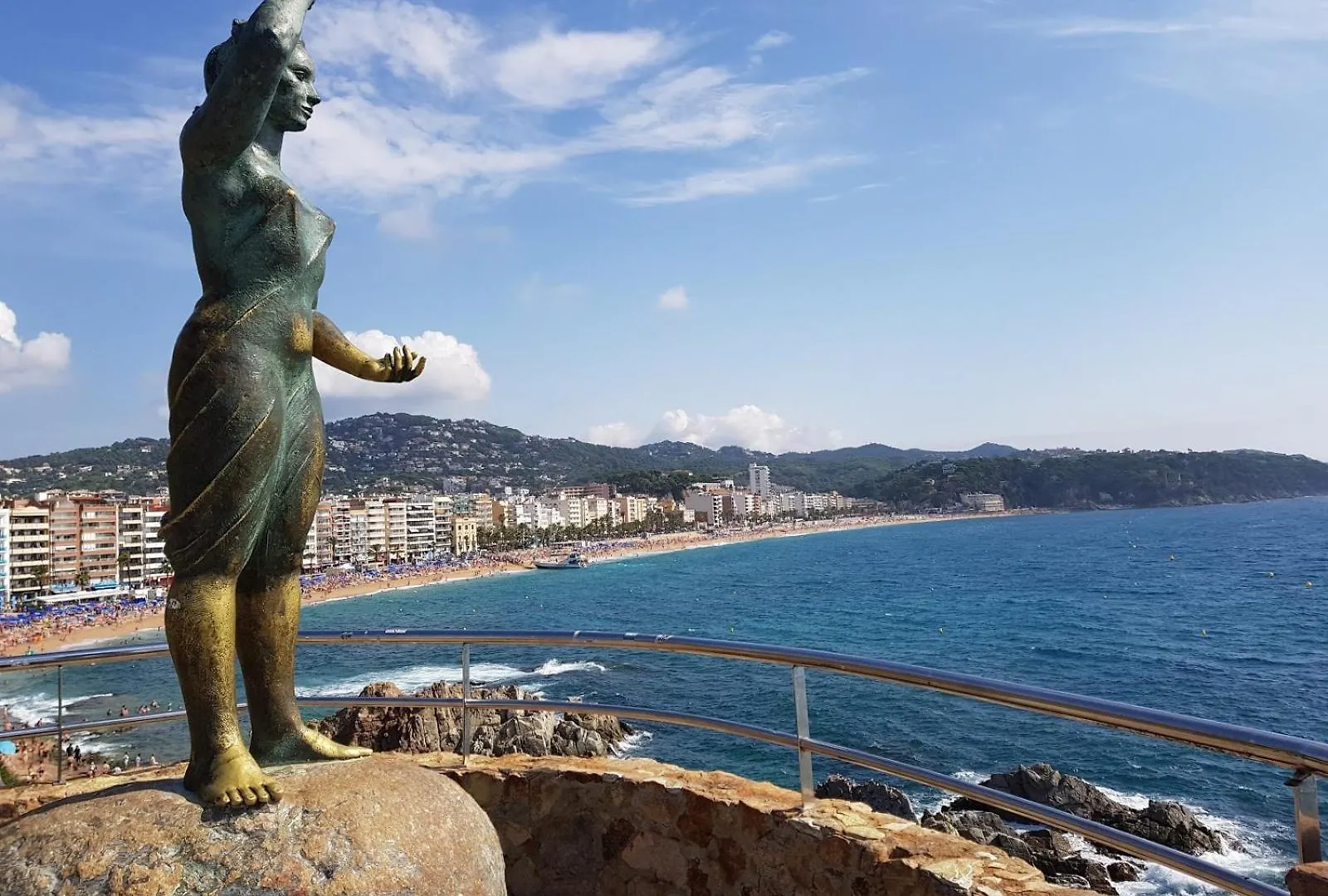 Enjoy Your Holidays With Us !!, Terrace 25M2 - Apartment 65M2 3 Bedrooms, Capacity 4-6Pers, Wifi, Ideal To Digital Nomad Beach 5Min Walking, 4 Pools, Parking Opt, Air Conditioning Lloret de Mar