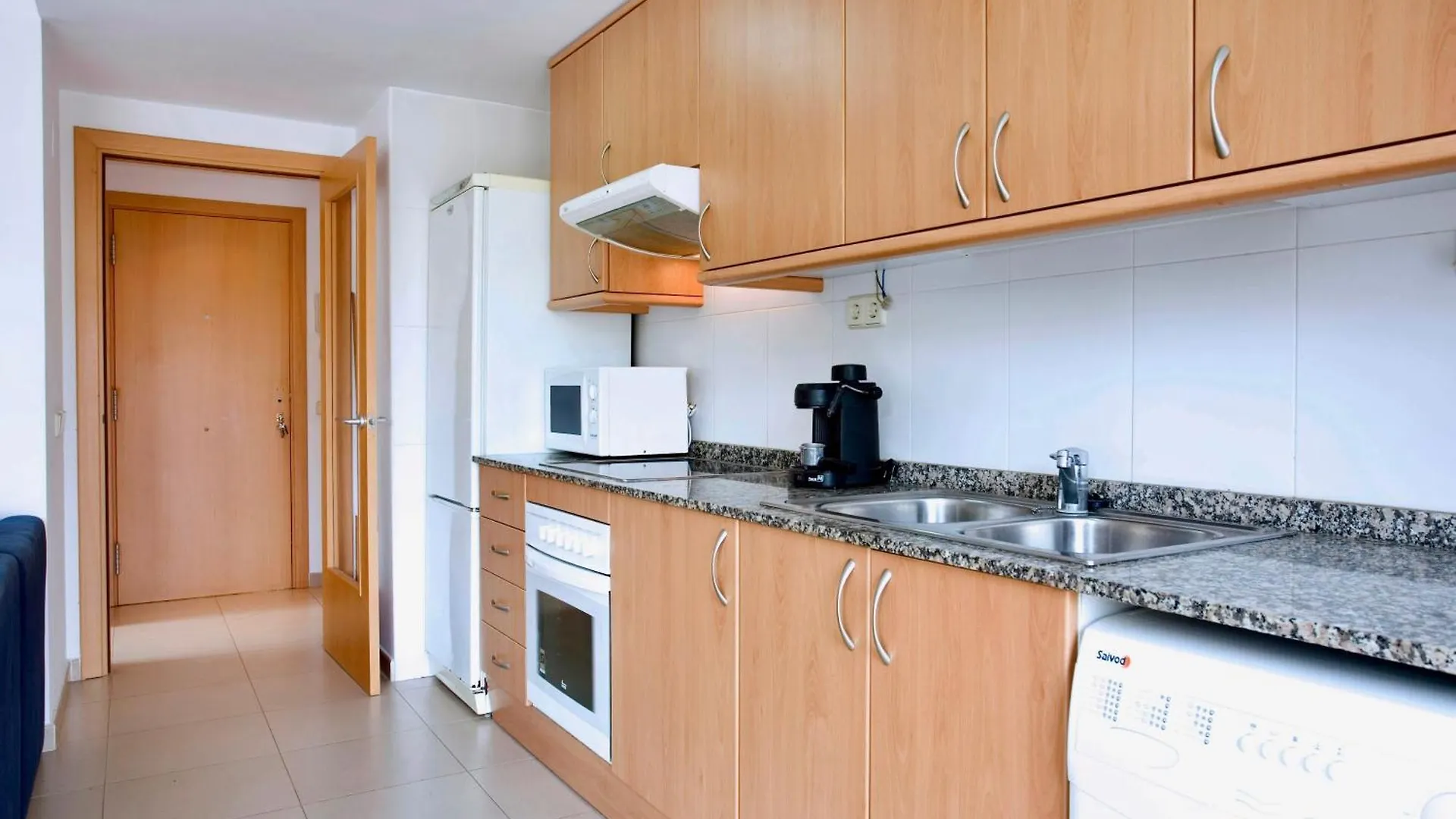 Enjoy Your Holidays With Us !!, Terrace 25M2 - Apartment 65M2 3 Bedrooms, Capacity 4-6Pers, Wifi, Ideal To Digital Nomad Beach 5Min Walking, 4 Pools, Parking Opt, Air Conditioning Lloret de Mar